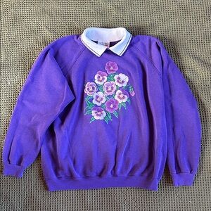 Vintage Cottage-core Purple Floral HANES Sweatshirt with White Collar